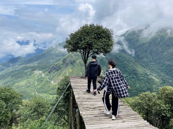 two people on the haven gate in sapa