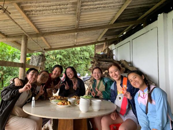 guide and tourist have lunch at local house